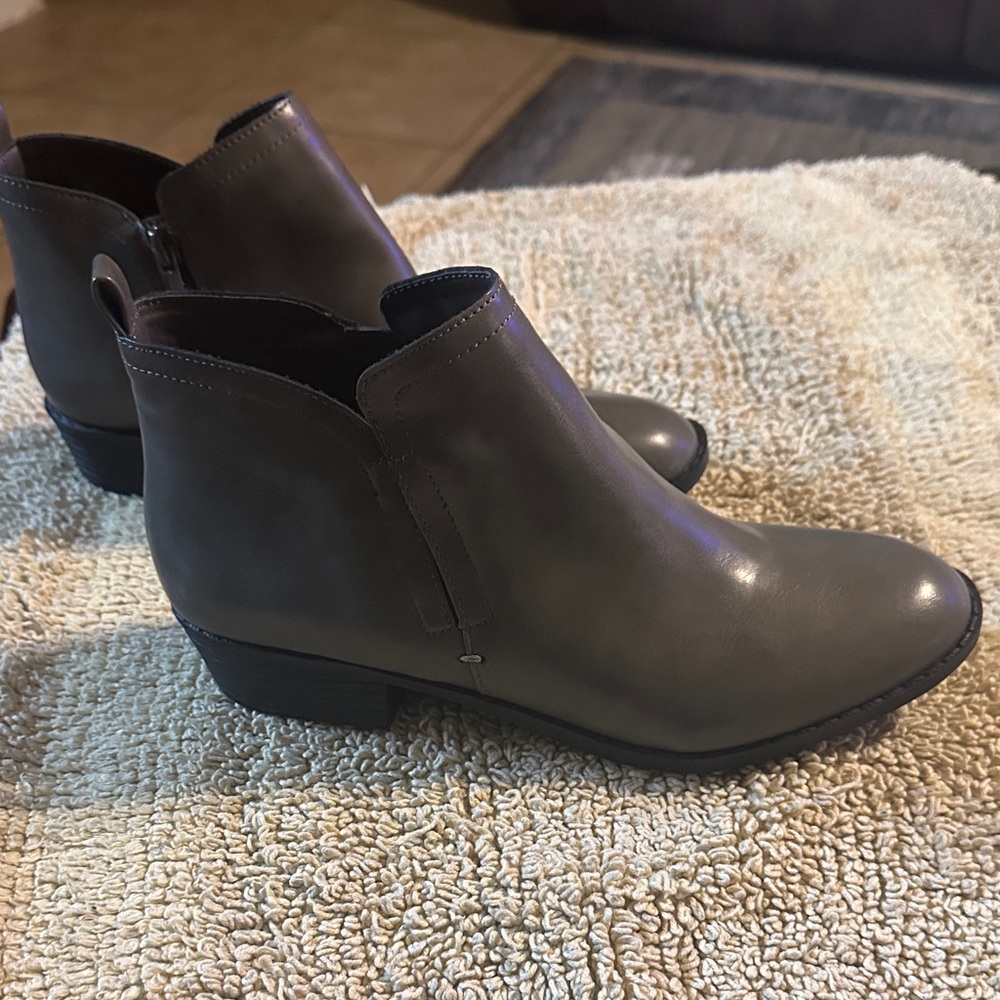 AMERICAN RAY Elegant Gray Ankle Boots